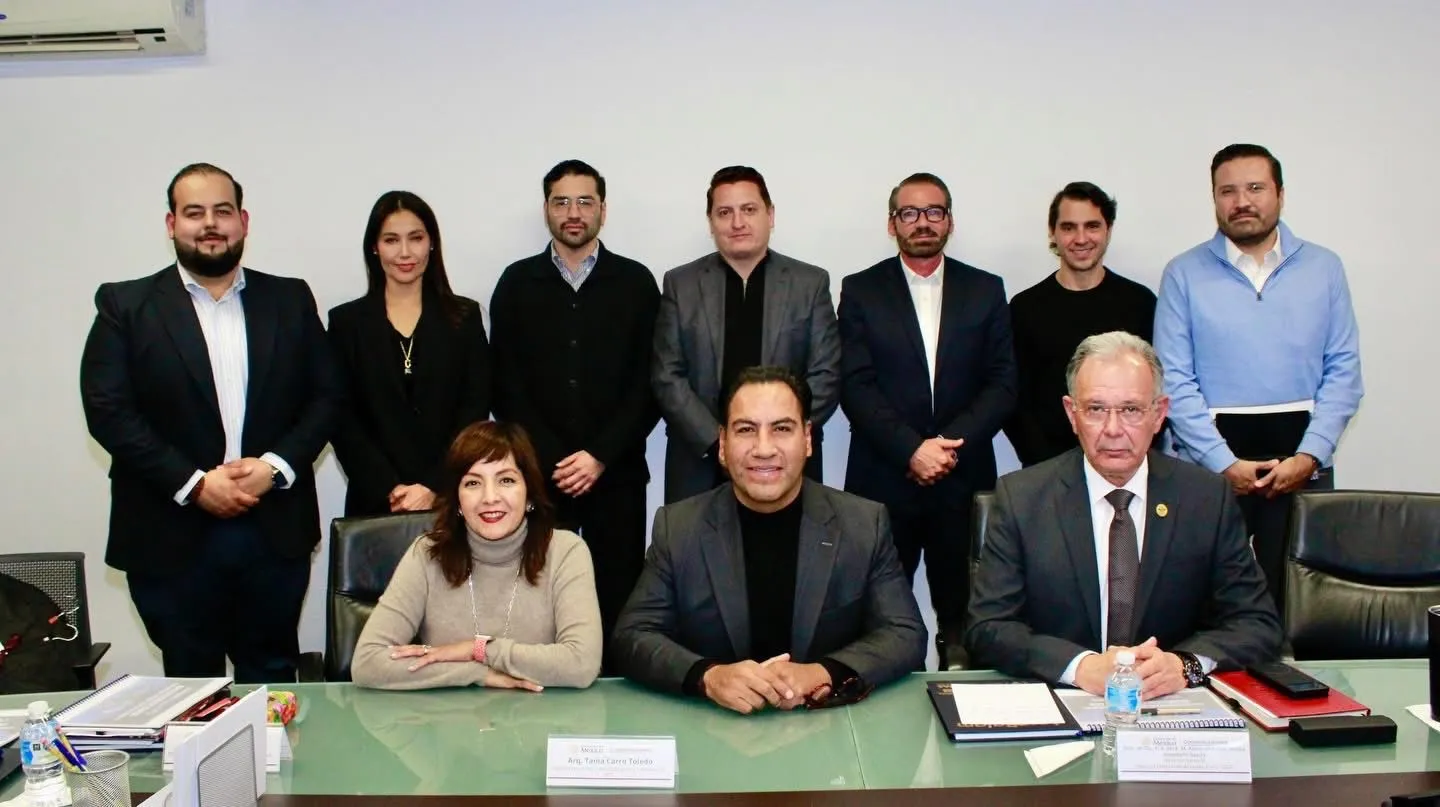 Eduardo Ramírez dialoga con la SICT sobre el proyecto AeroBalam para fortalecer conectividad