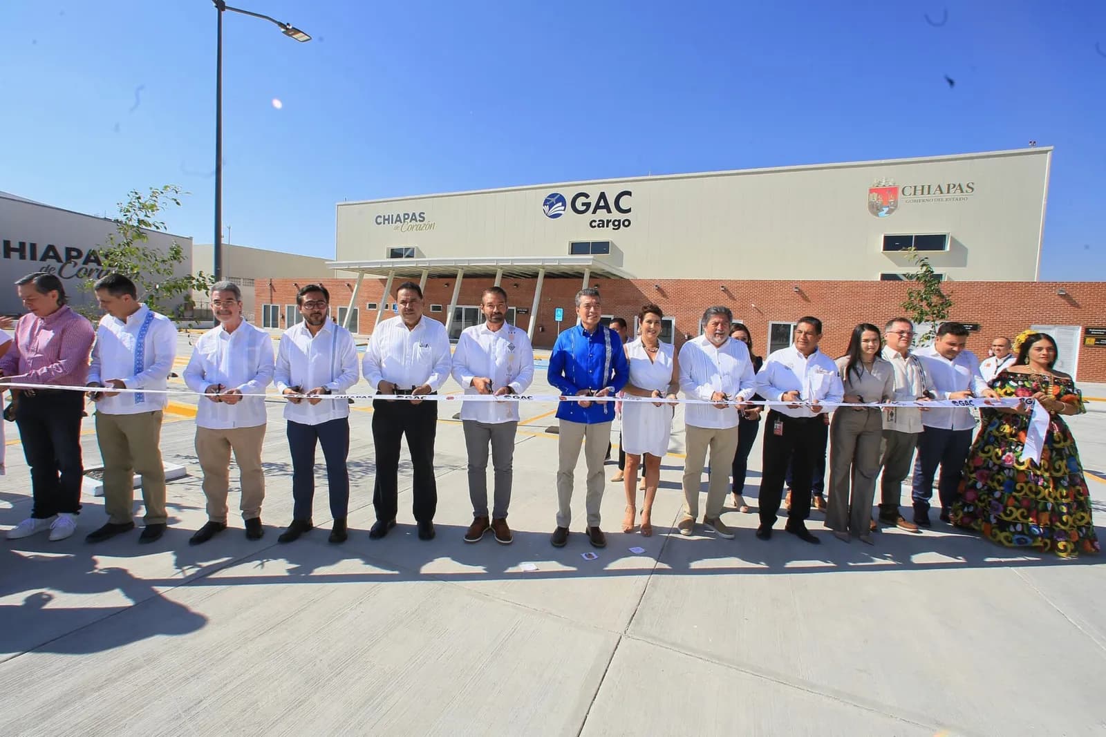 Rutilio Escandón inaugura la Plataforma y Hangar de Carga del Aeropuerto Internacional Ángel Albino Corzo