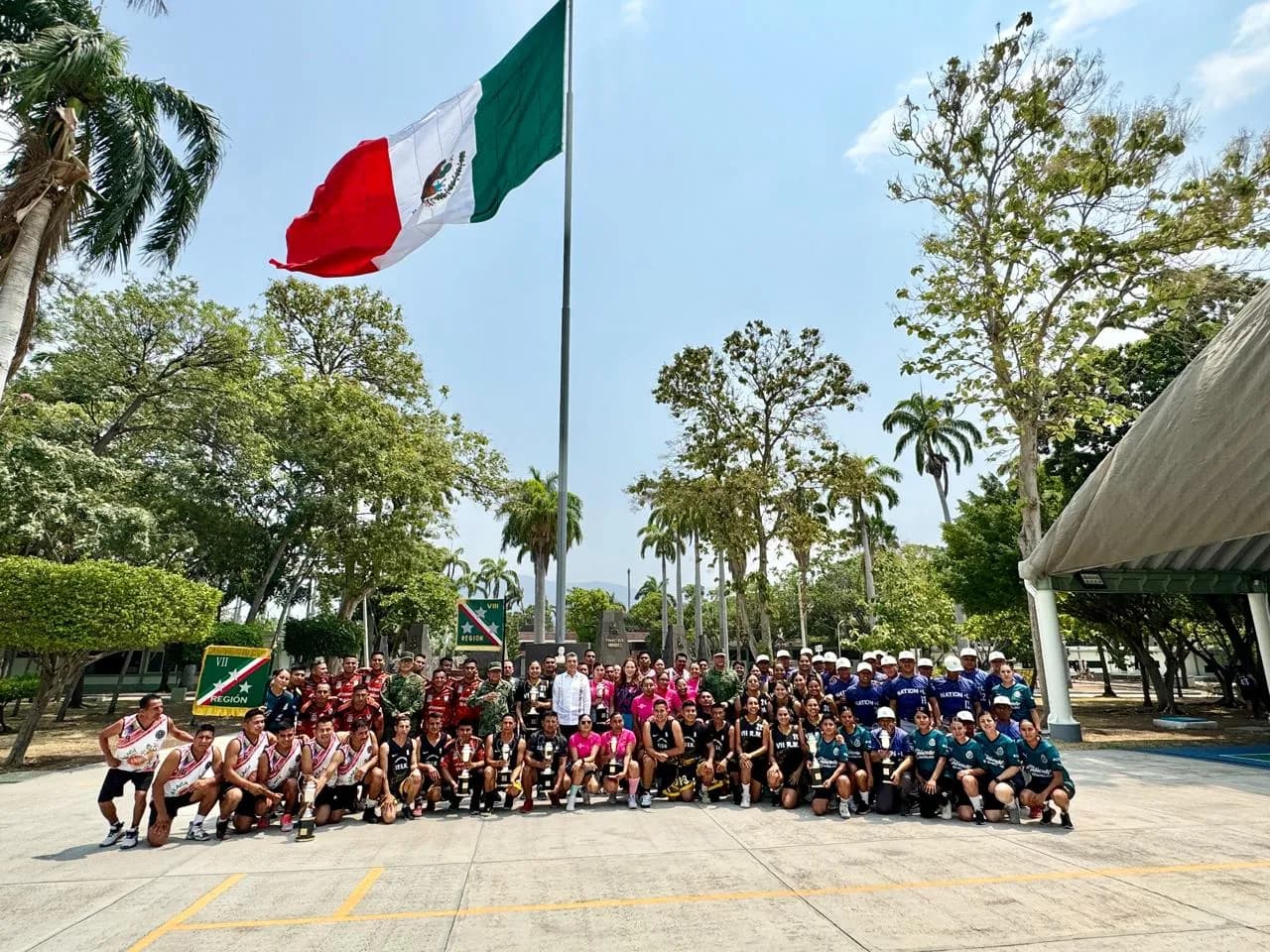 Rutilio Escandón reconoce a participantes de los Juegos Militares Etapa Área Geográfica Sur 2024
