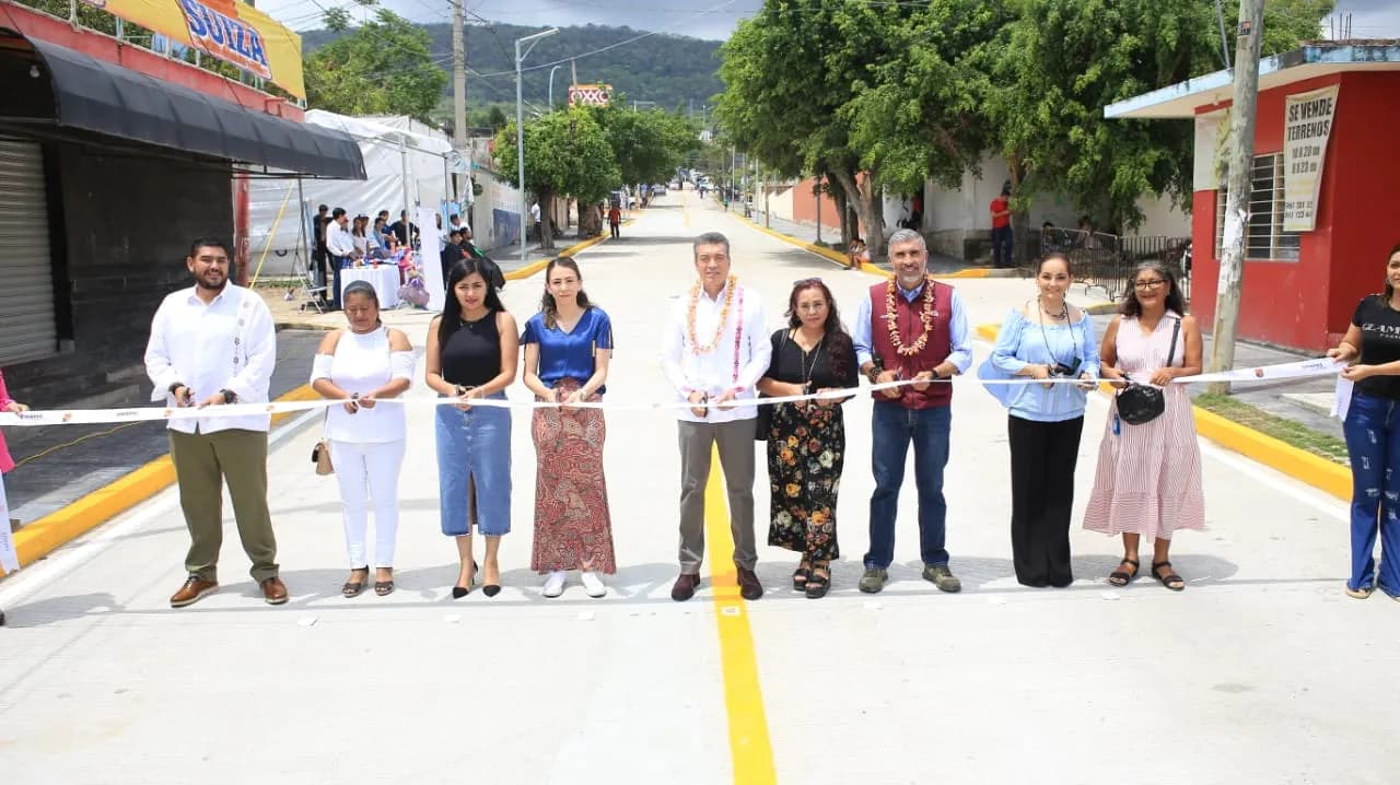 En Tuxtla Gutiérrez, Rutilio Escandón inaugura pavimentación de calle en la colonia Los Pájaros