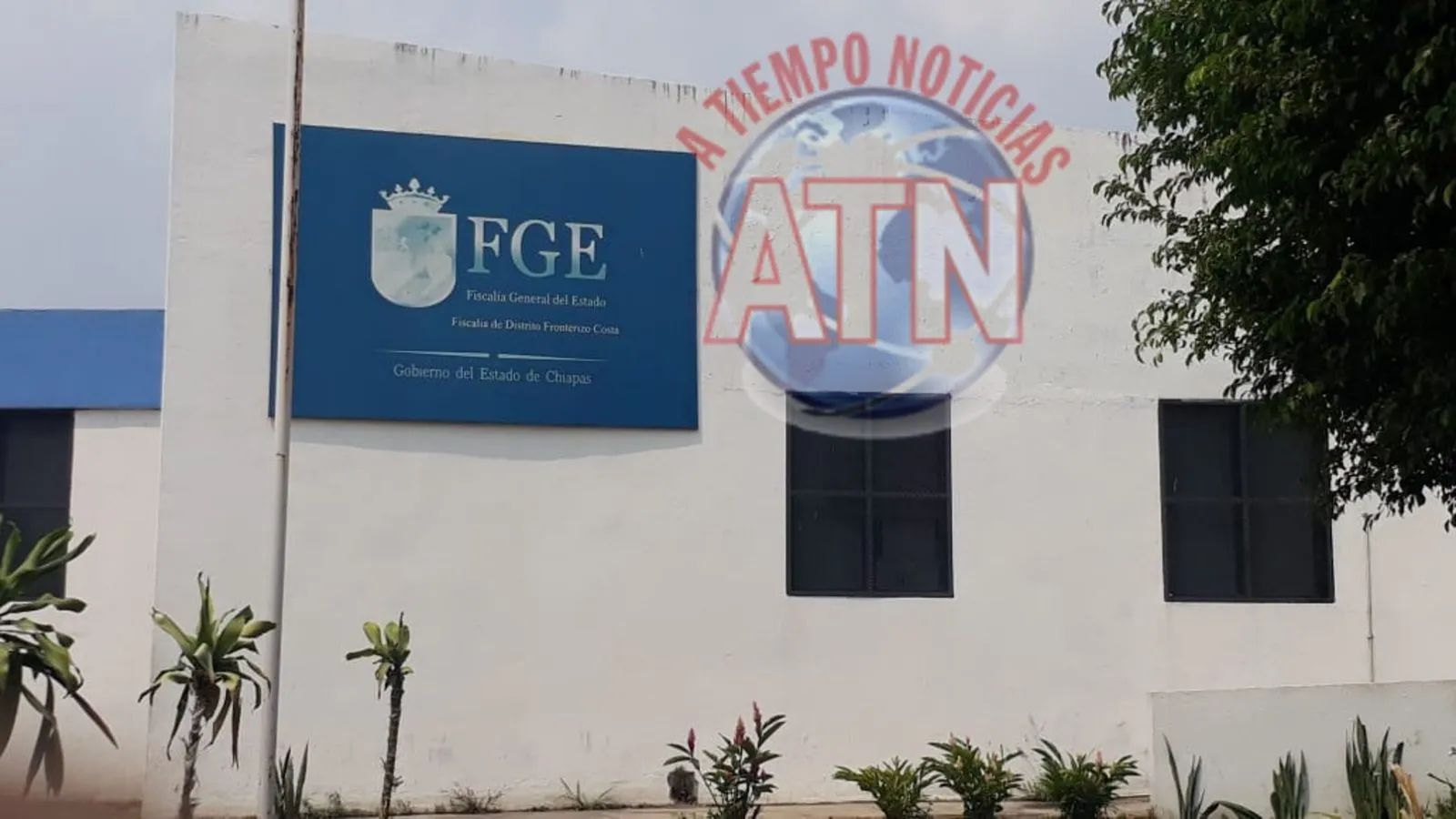 Roban motocicleta de una casa