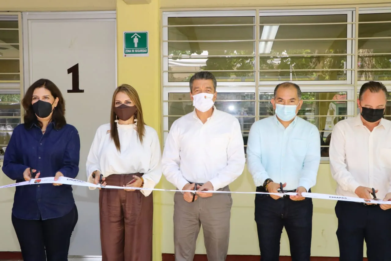 En Tapachula, Rutilio Escandón inaugura espacios educativos de calidad en la Secundaria No. 129