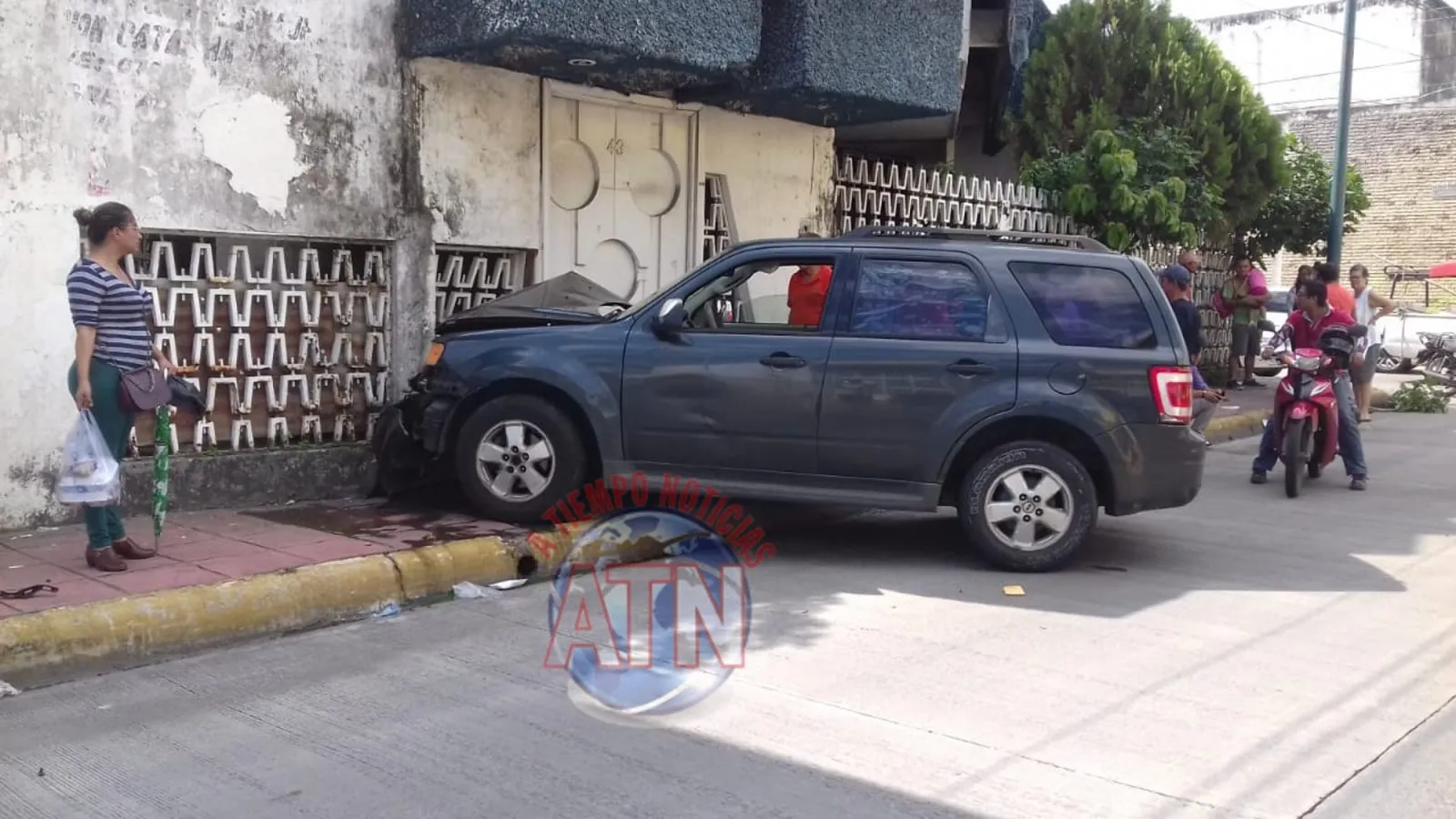 A parte de que chocaron su carro, le robaron 40 mil pesos