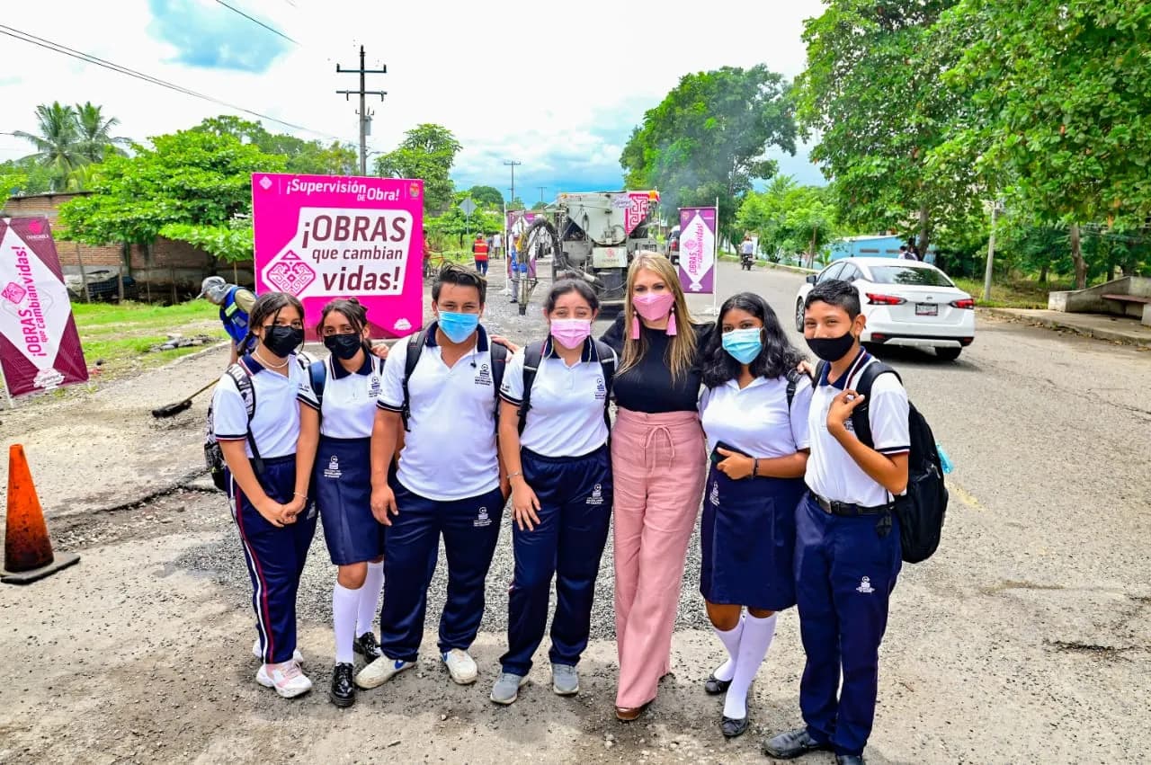 SUPERVISA ROSY URBINA TRABAJOS DE BACHEO EN EL EJIDO ÁLVARO OBREGÓN
