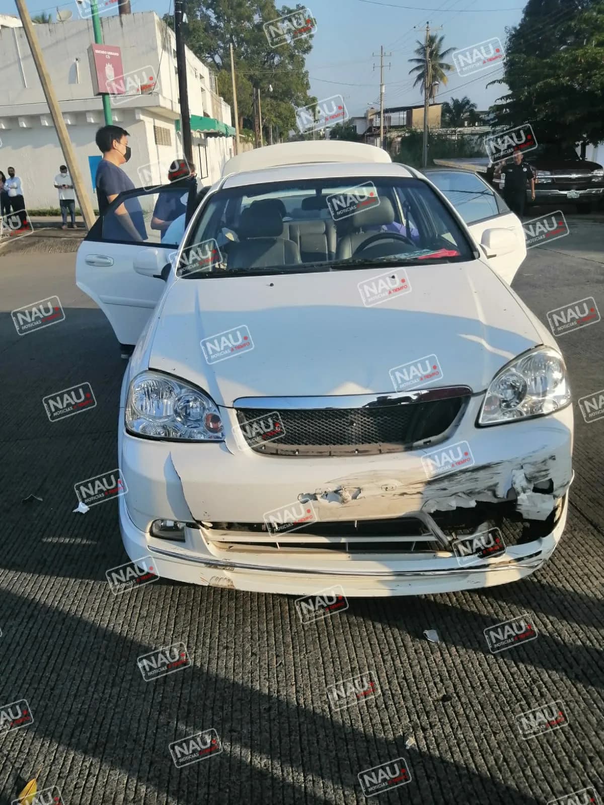 Vehículo impacta a MOTOCILISTA.