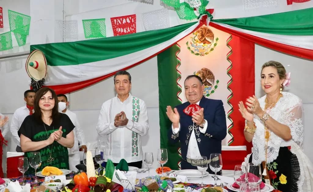 Asiste Rutilio Escandón a Noche Mexicana en conmemoración del 212 aniversario de la Independencia
