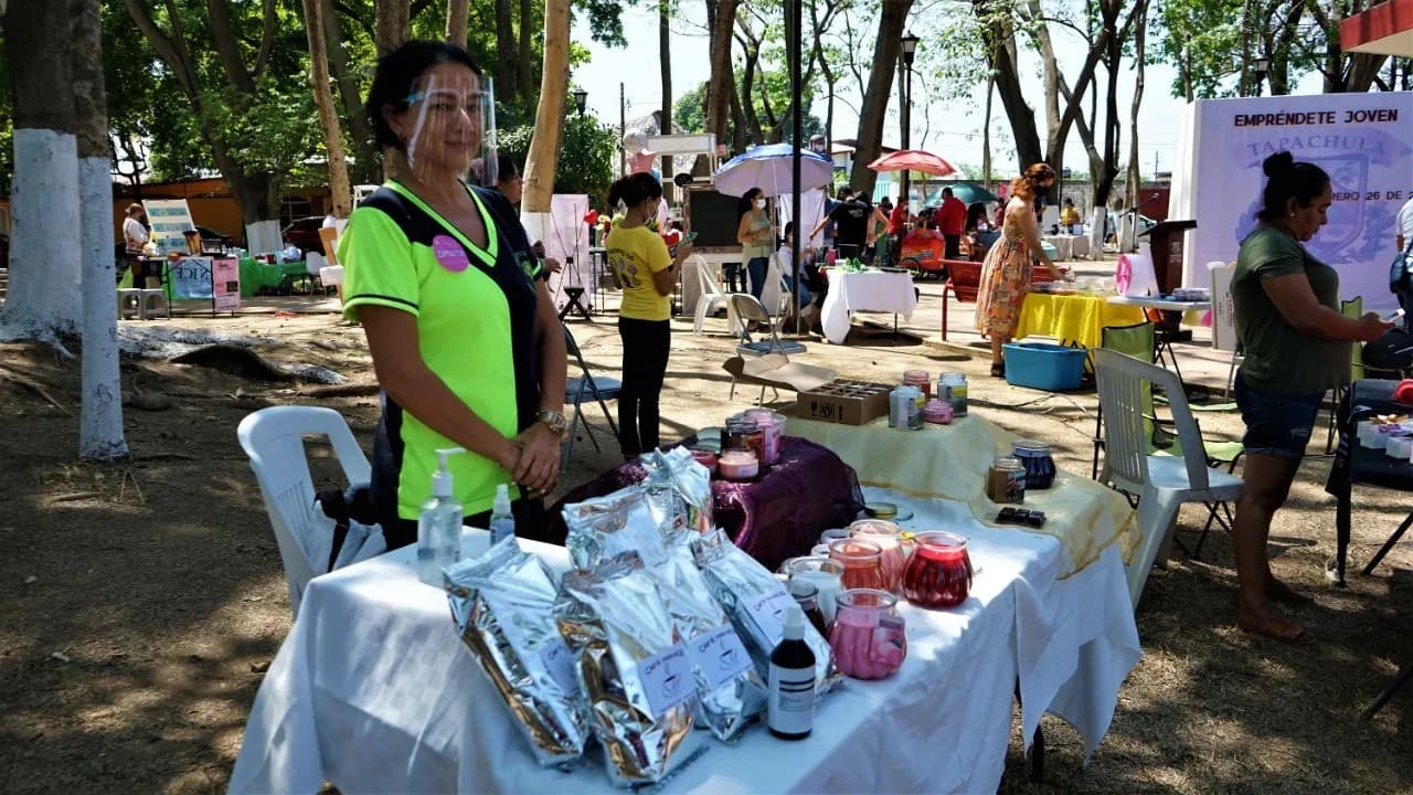 PARA REACTIVAR LA ECONOMÍA LOCAL, AYUNTAMIENTO DE TAPACHULA IMPULSA A JÓVENES EMPRENDEDORES