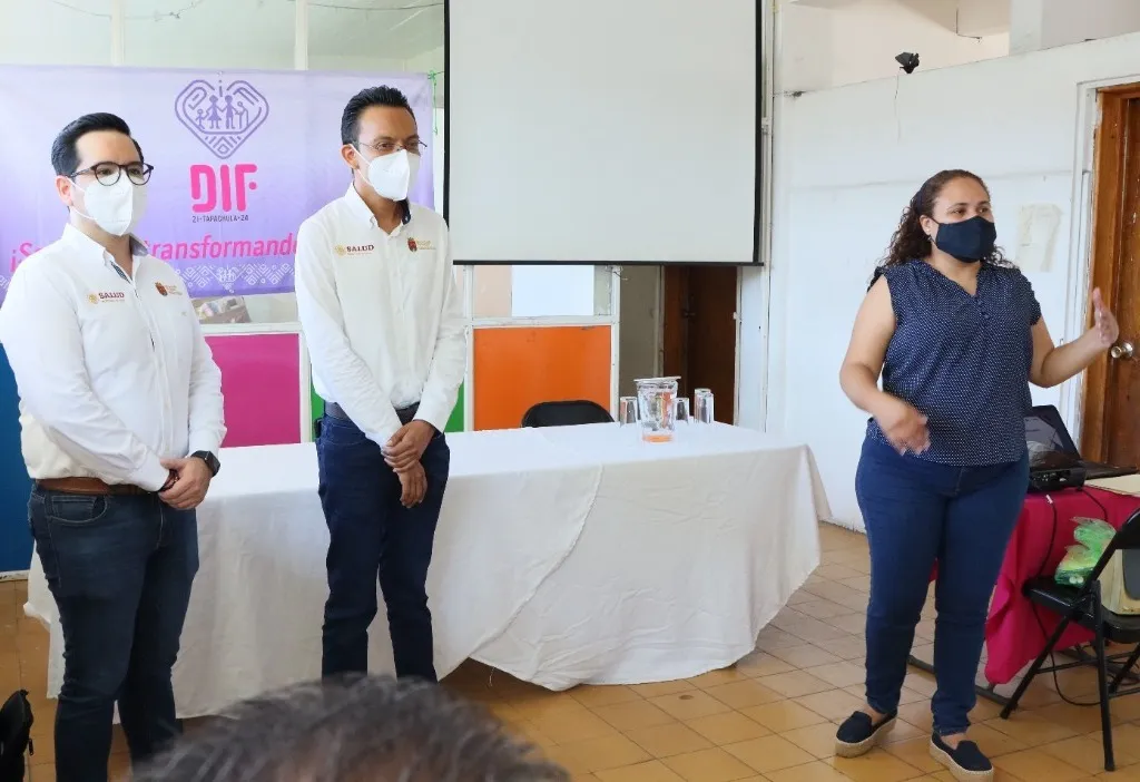 SDIF TAPACHULA EN COORDINACIÓN CON EL DISTRITO DE SALUD NO. VII IMPARTEN TALLER MASCULINIDADES