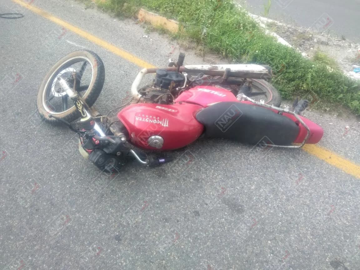 Motociclista lesionado al ser impactado por un vehículo