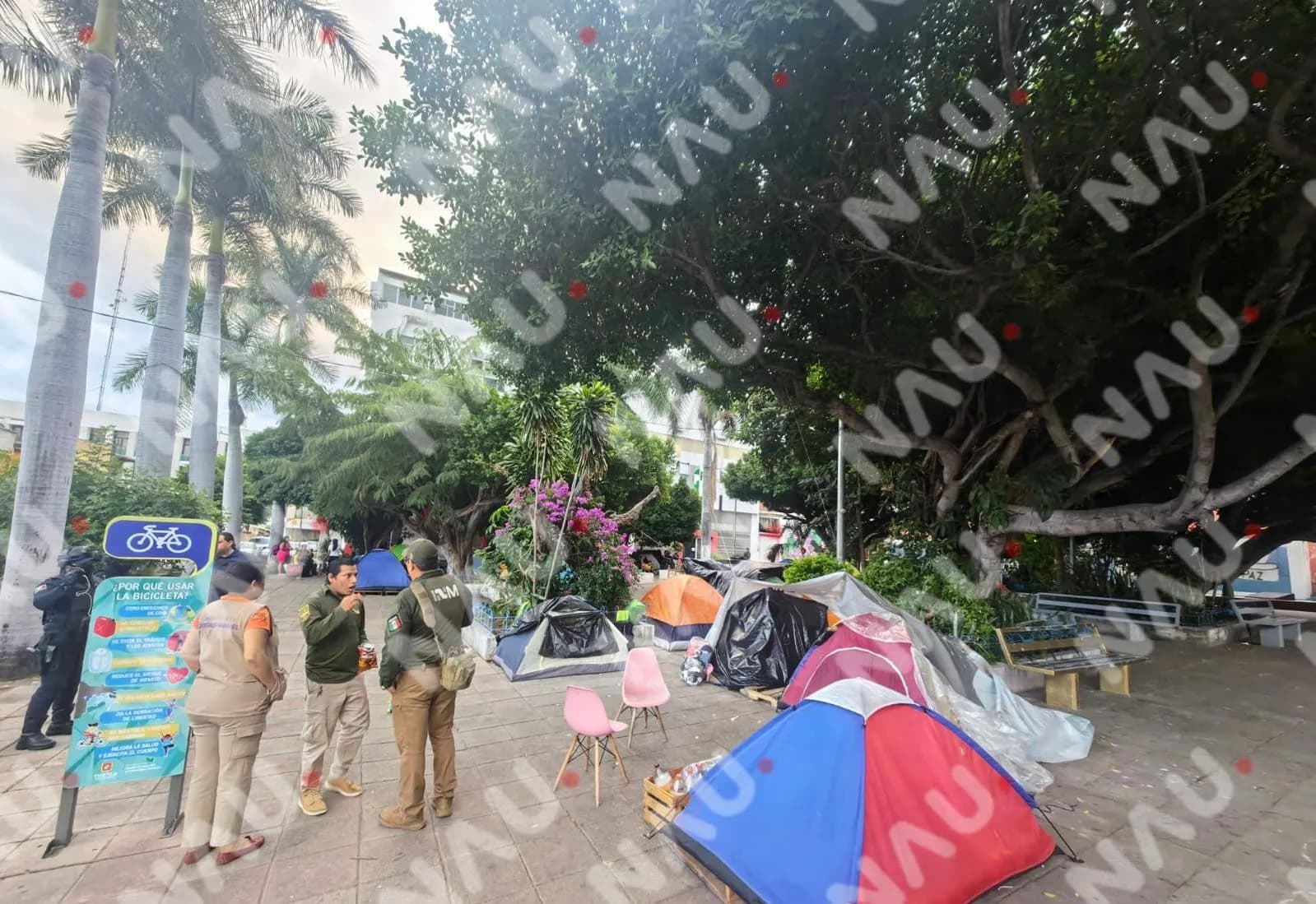 Desalojan áreas públicas en Tuxtla Gutiérrez para brindar atención a migrantes