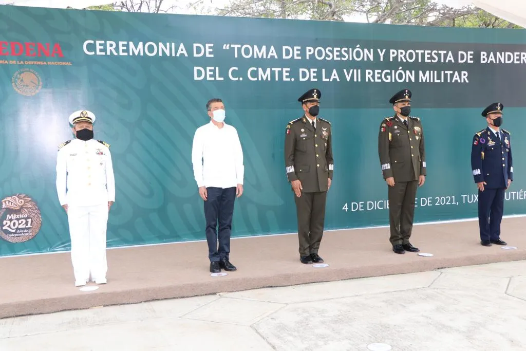 Asiste Rutilio Escandón a cambio de mando en la VII Región Militar