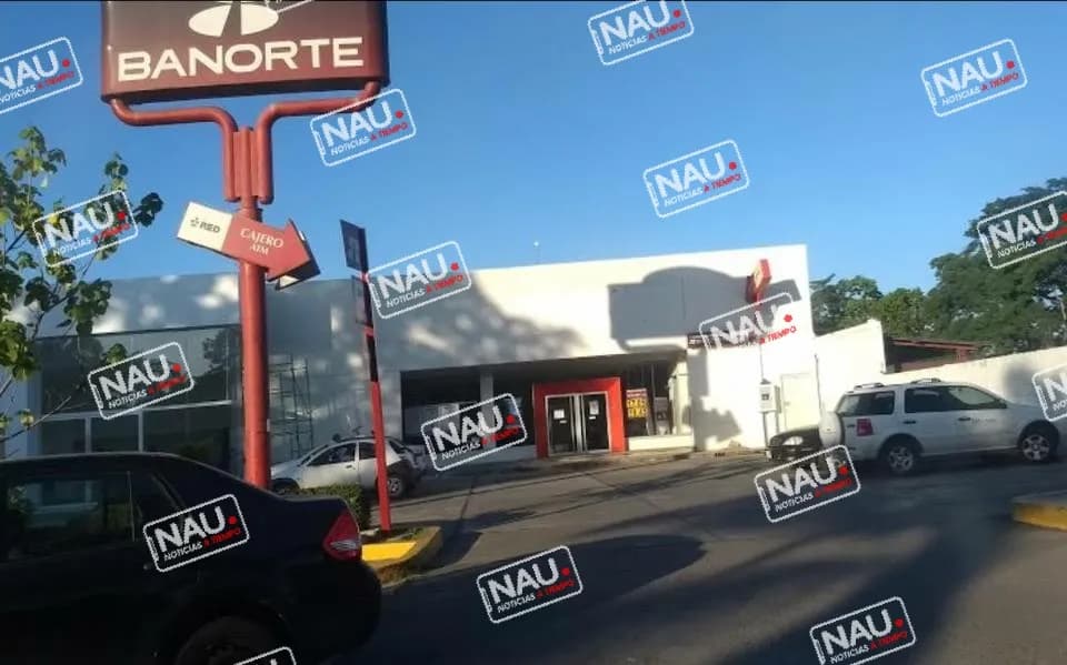 Dos delincuentes en motocicleta se roban 100 mil pesos.