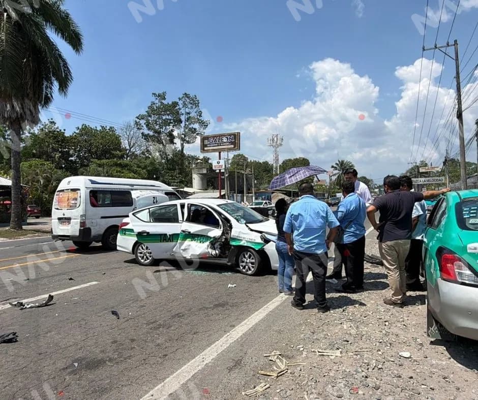 ACCIDENTE VIAL DEJA DAÑOS MATERIALES SOBRE LA CARRETERA TAPACHULA–PUERTO MADERO