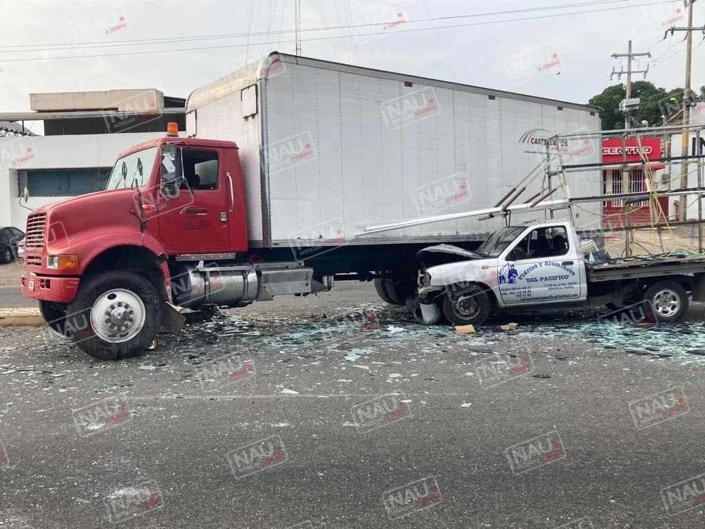 Dos lesionados deja accidente en la carretera costera