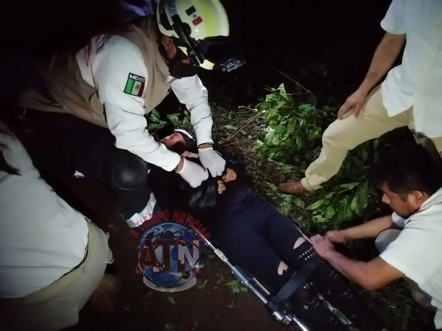 Tres lesionadas al salirse de la carretera un taxi