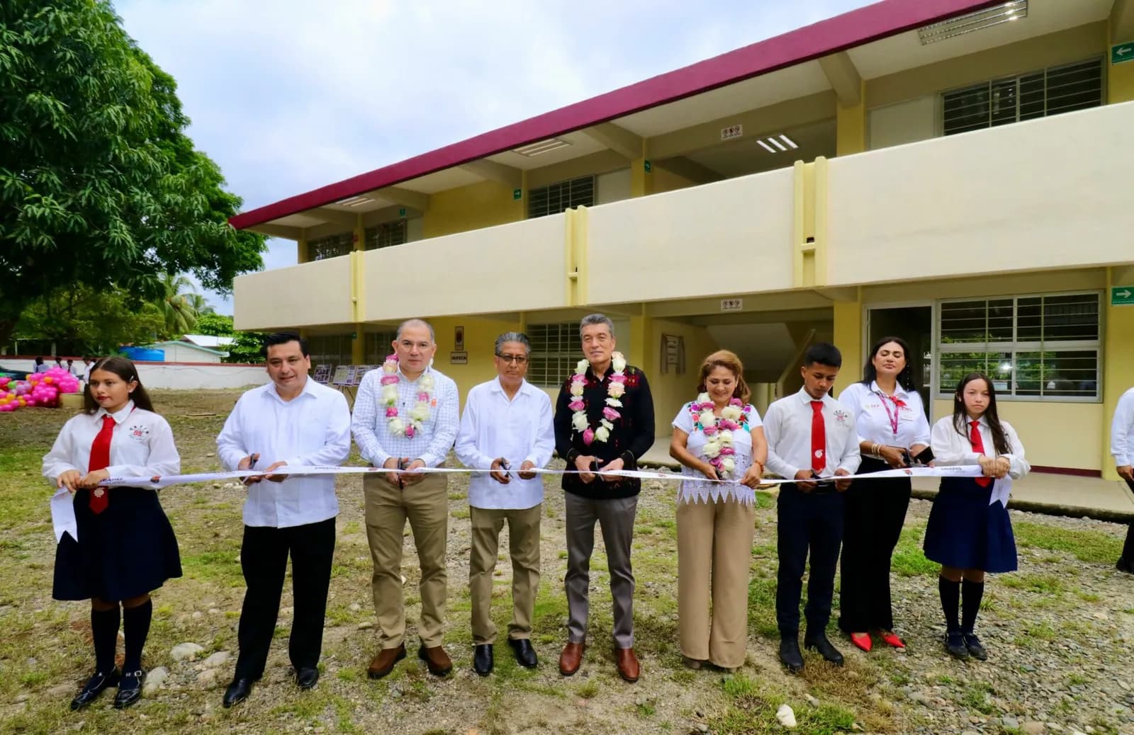 Rutilio Escandón inaugura infraestructura educativa en el CETIS No. 85 de Huixtla