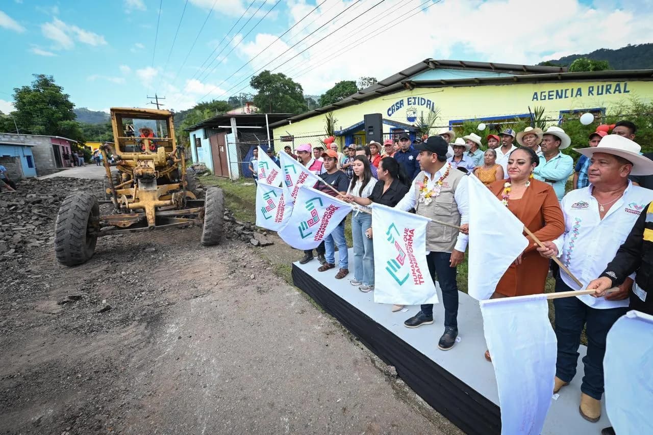 En Montecristo de Guerrero, Eduardo Ramírez fortalece acciones educativas, de salud y caminos