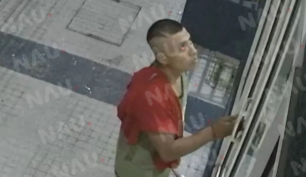 “Vídeo”Captan a sujeto que entró a robar A un Estudio Fotográfico MERS STUDIOS en Tapachula