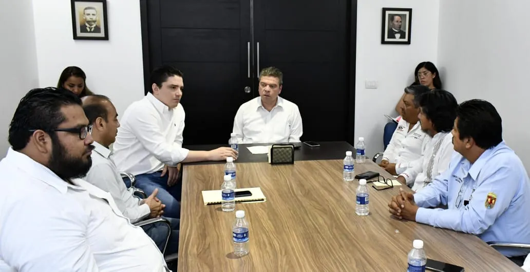Atiende Ismael Brito a grupo de delegados de la Amotac