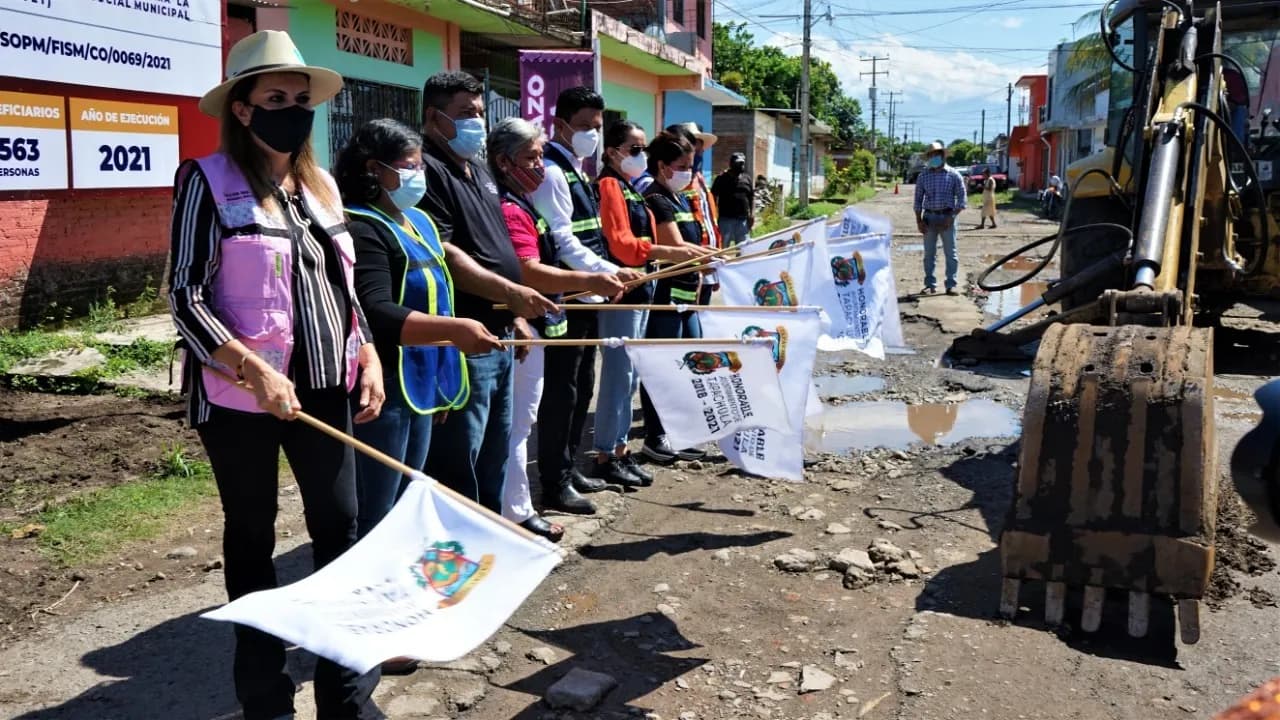 INICIAN PAVIMENTACIÓN DE CALLES EN LA COLONIA EMILIANO ZAPATA DE TAPACHULA