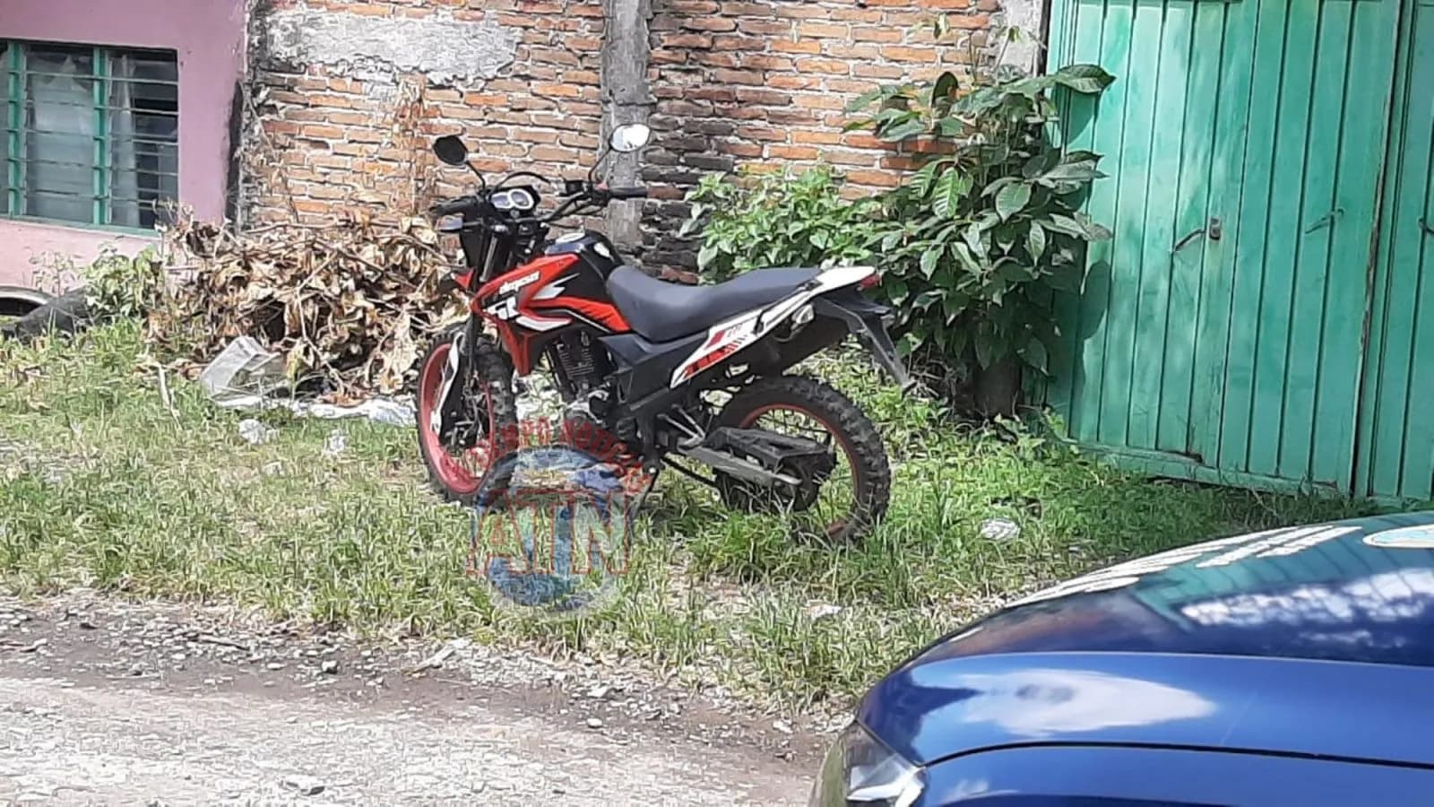Abandonan una motocicleta