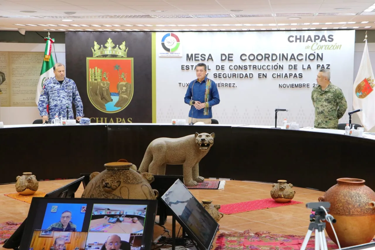 Exhorta Rutilio Escandón a vacunarse contra el COVID-19 y la influenza ante la temporada invernal