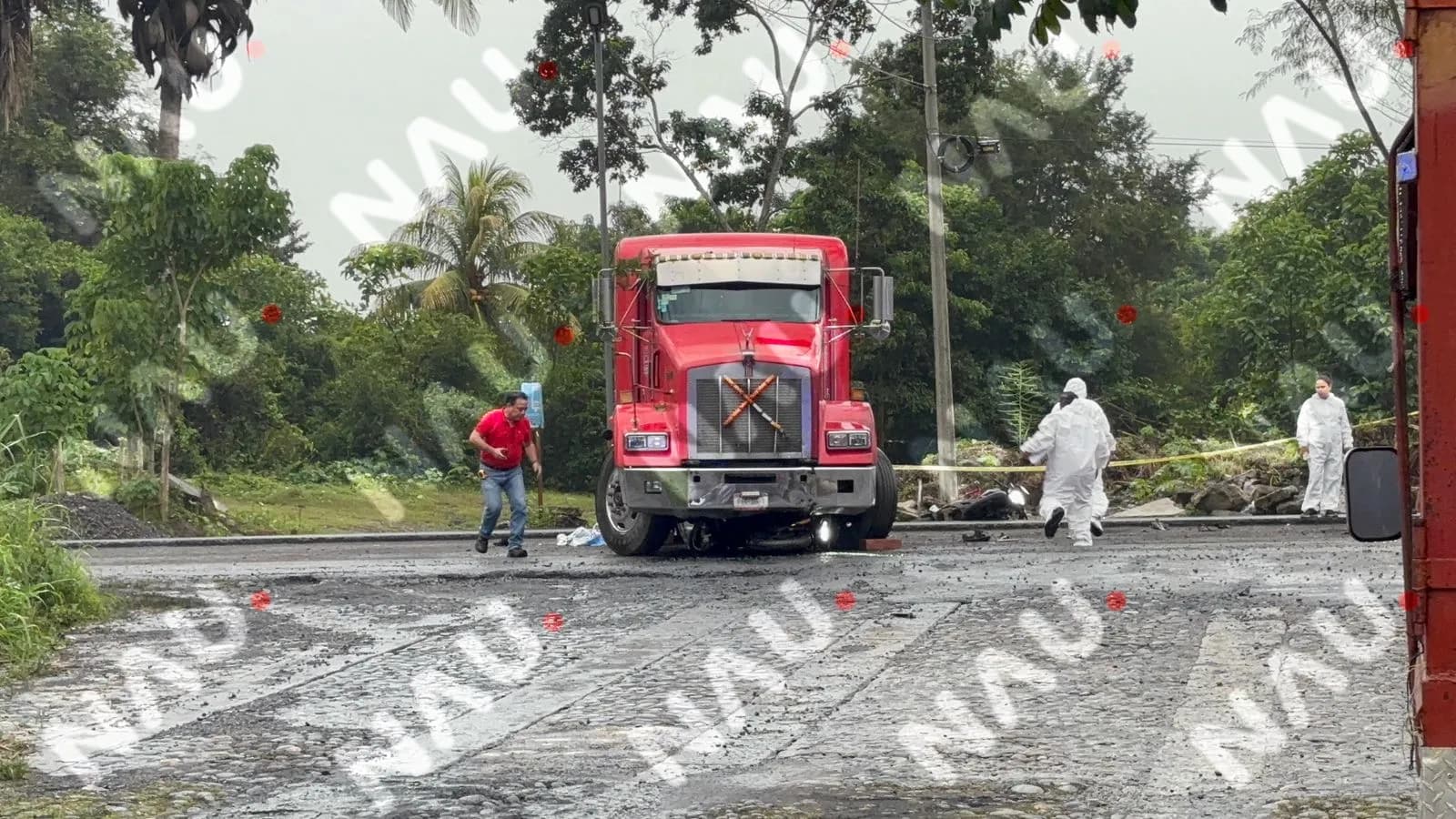 Muere presunto marino tras ser arrollado por tráiler en el libramiento de Tapachula