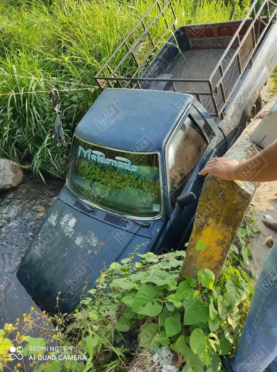 Camioneta se fue a un barranco en Cacahoatán