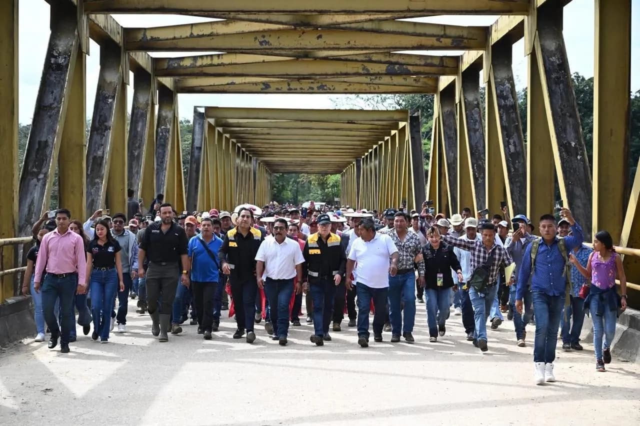 Eduardo Ramírez fortalece infraestructura de caminos en Maravilla Tenejapa