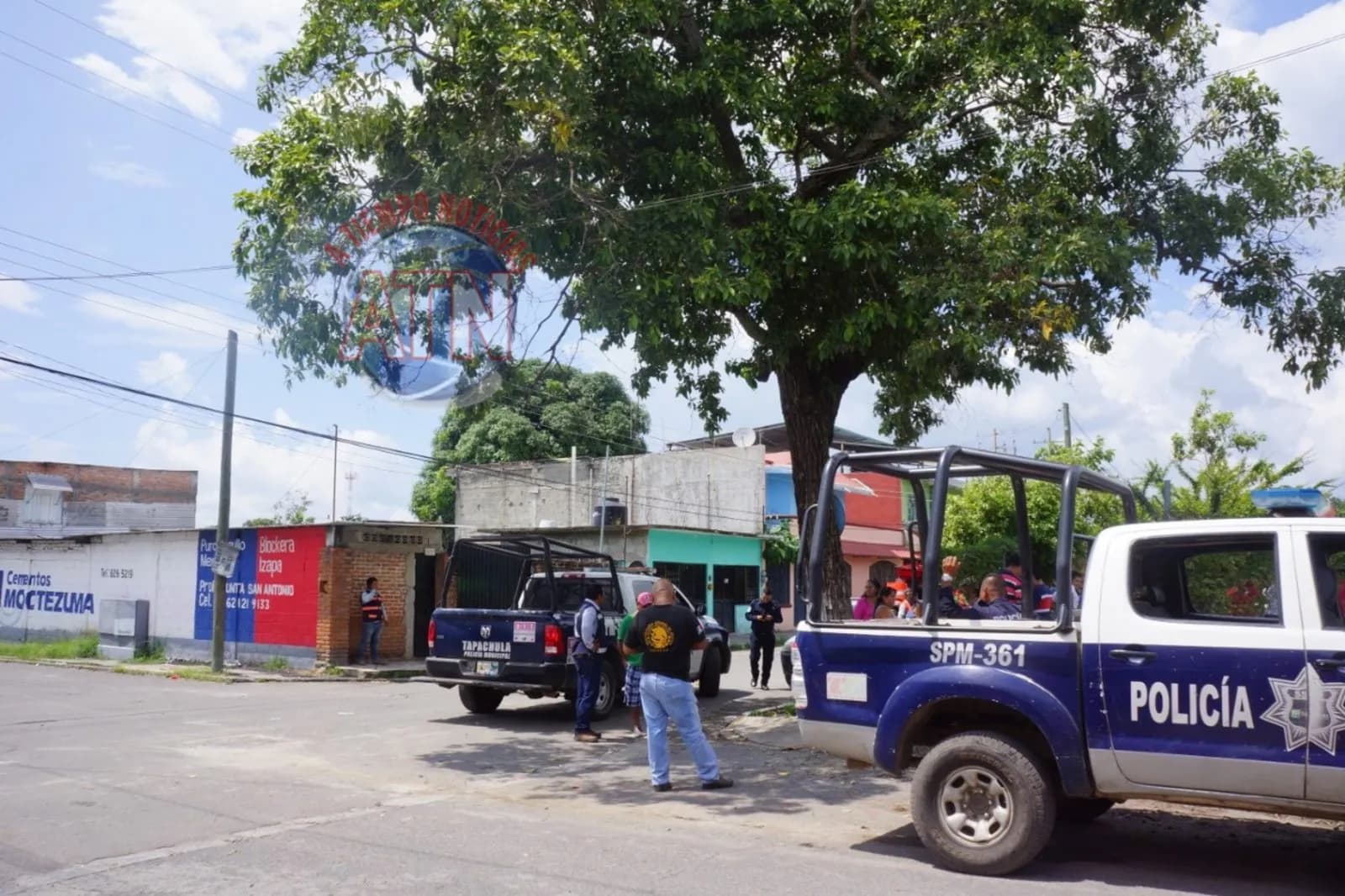 Delincuentes abandonan taxi