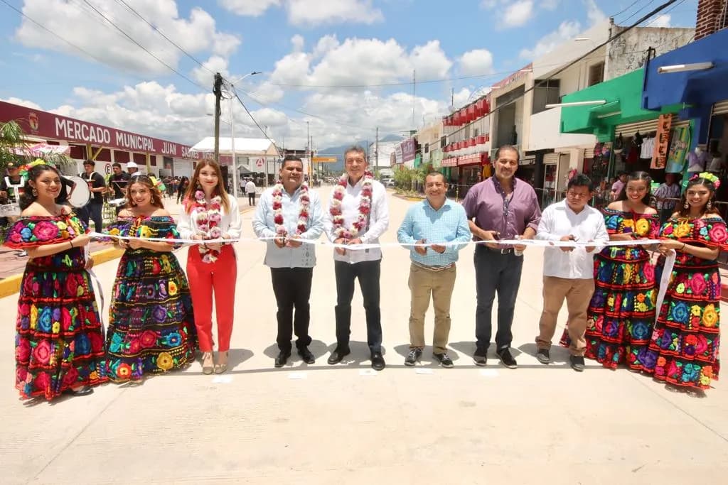 Rutilio Escandón inauguró Avenida Francisco Sarabia y entregó 60 escrituras públicas en Mapastepec
