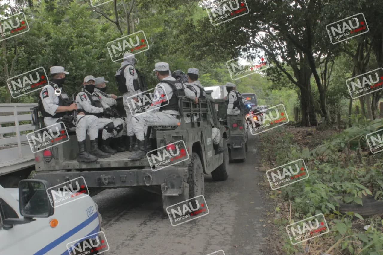 Migrantes acusan a elementos de INM de robarles dinero y celulares en los operativos.