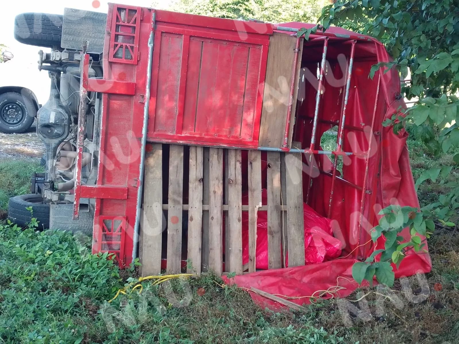 Vuelca camioneta en MAPASTEPEC