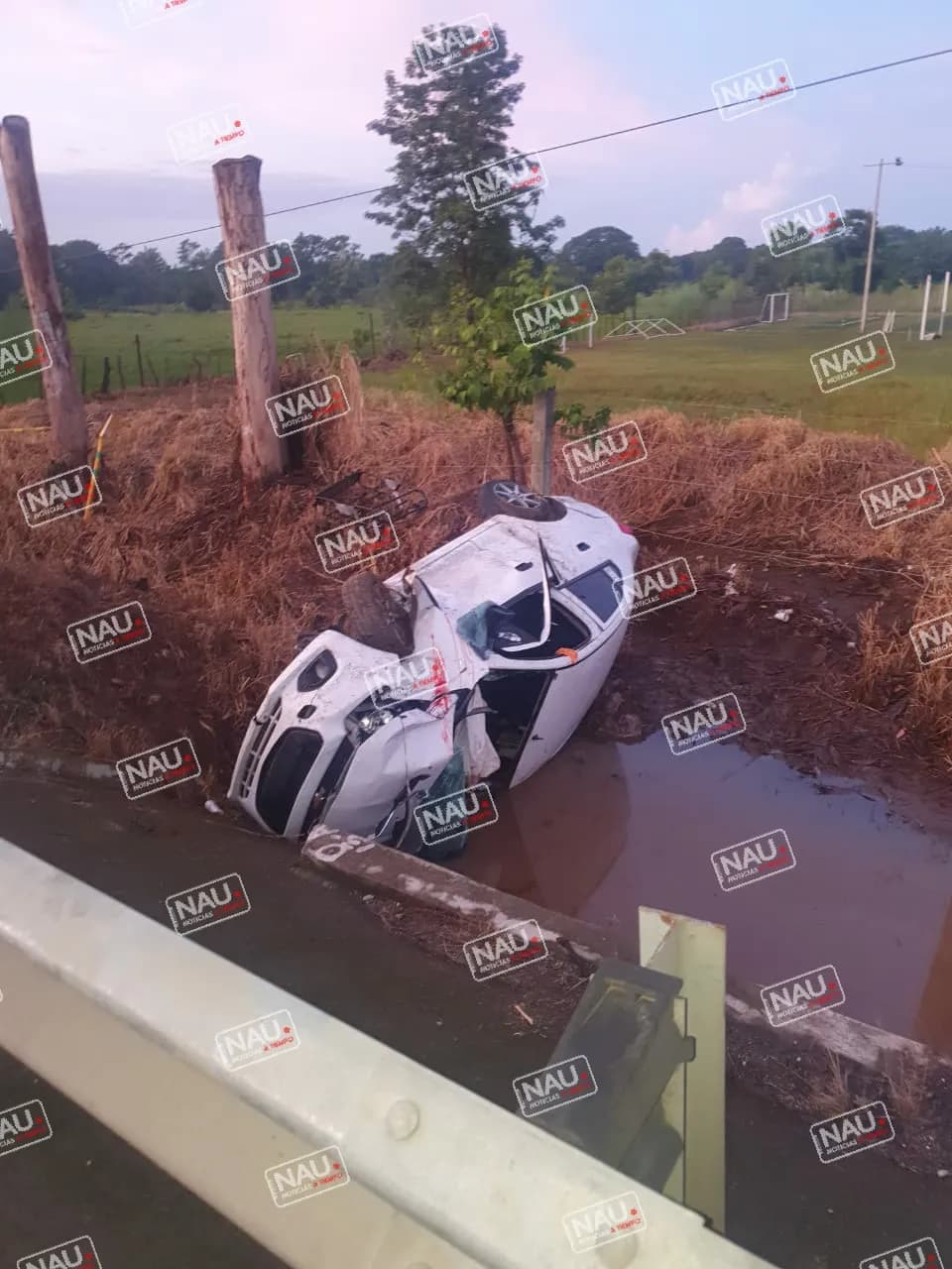 Solo daños deja volcadura en Tuzantán.