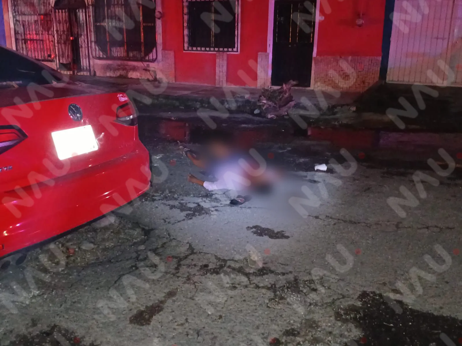 Investigan homicidio ocurrido durante la madrugada en la colonia San Caralampio de TapachulaUn hombre fue encontrado sin vida con una herida en el pecho; autoridades indagan si el crimen se derivó de una riña