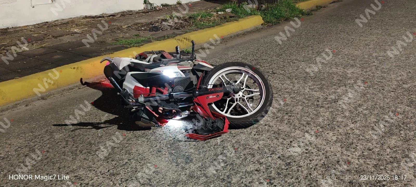 Motorista resulta lesionado tras impactarse contra la puerta de un vehículo en Tapachula
