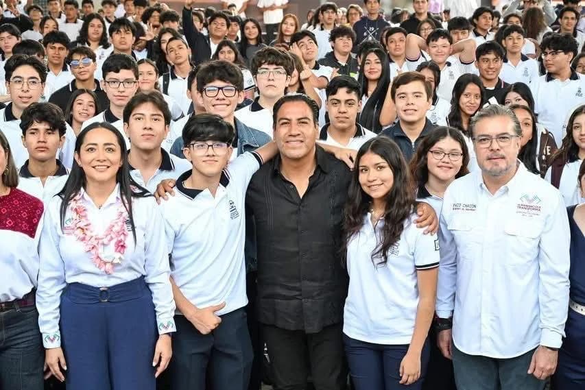 Eduardo Ramírez entrega mobiliario e insumos al Cobach y fortalece infraestructura educativa en el Cebech