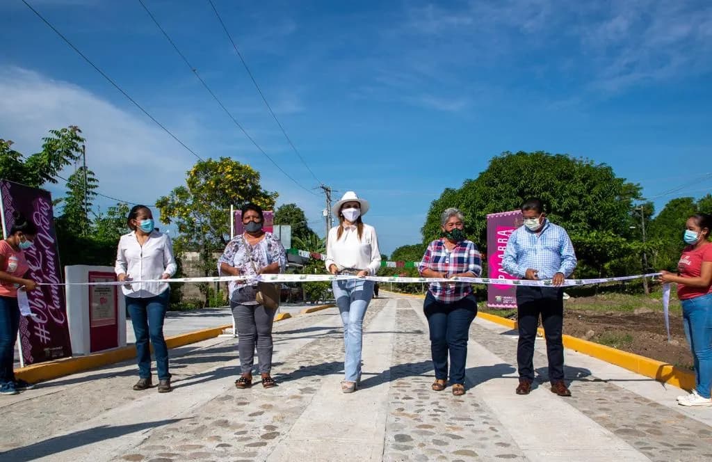 INAUGURA ROSY URBINA PAVIMENTACIÓN DE CALLES EN COLONIA EL PEDREGAL SUR PONIENTE