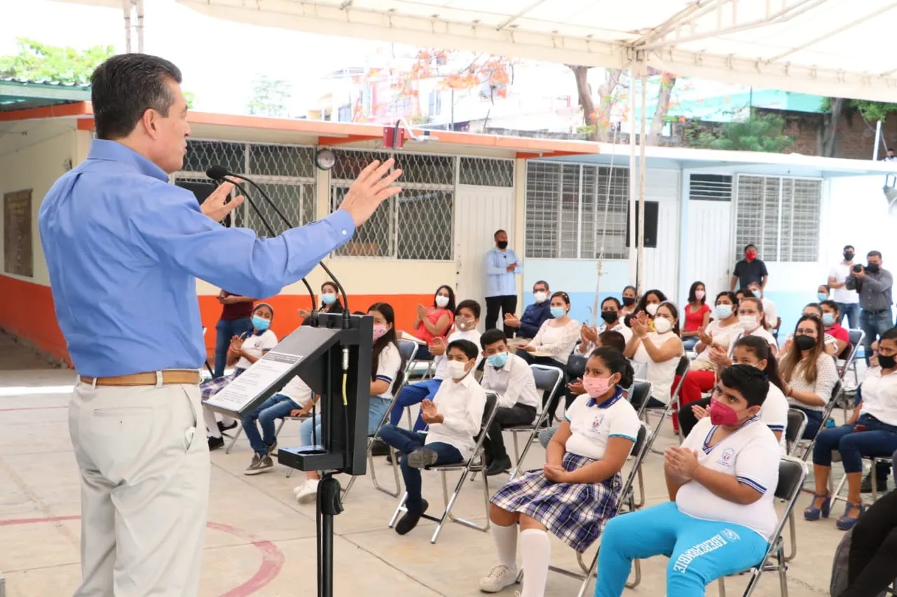Rutilio Escandón inaugura la Escuela Primaria “José María Morelos y Pavón” en Tuxtla Gutiérrez