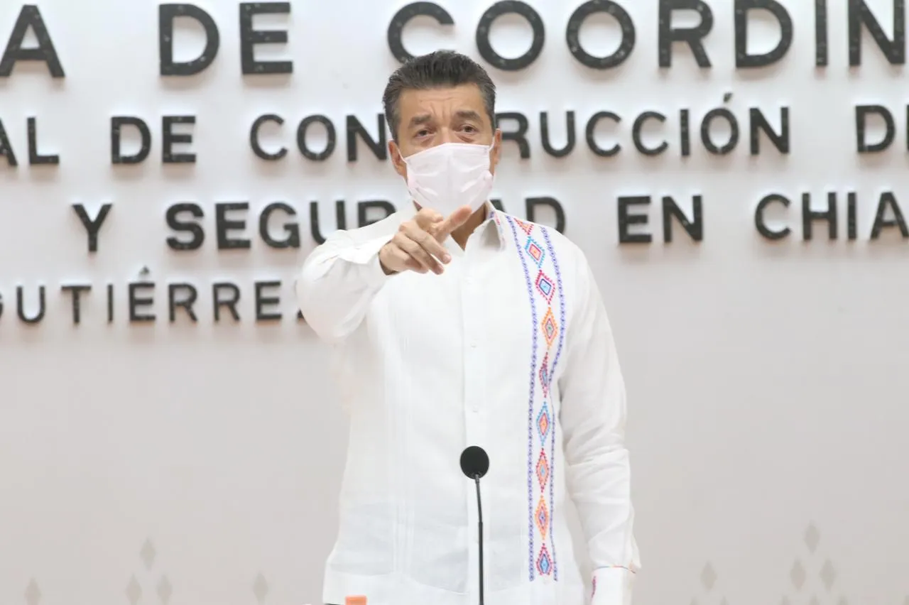 Aeropuerto “Ángel Albino Corzo”, único del país con centro de vacunación anticovid: Rutilio Escandón