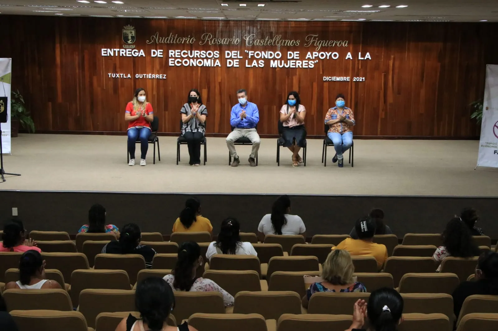 Entrega Rutilio Escandón recursos del Fondo de Apoyo a la Economía de las Mujeres