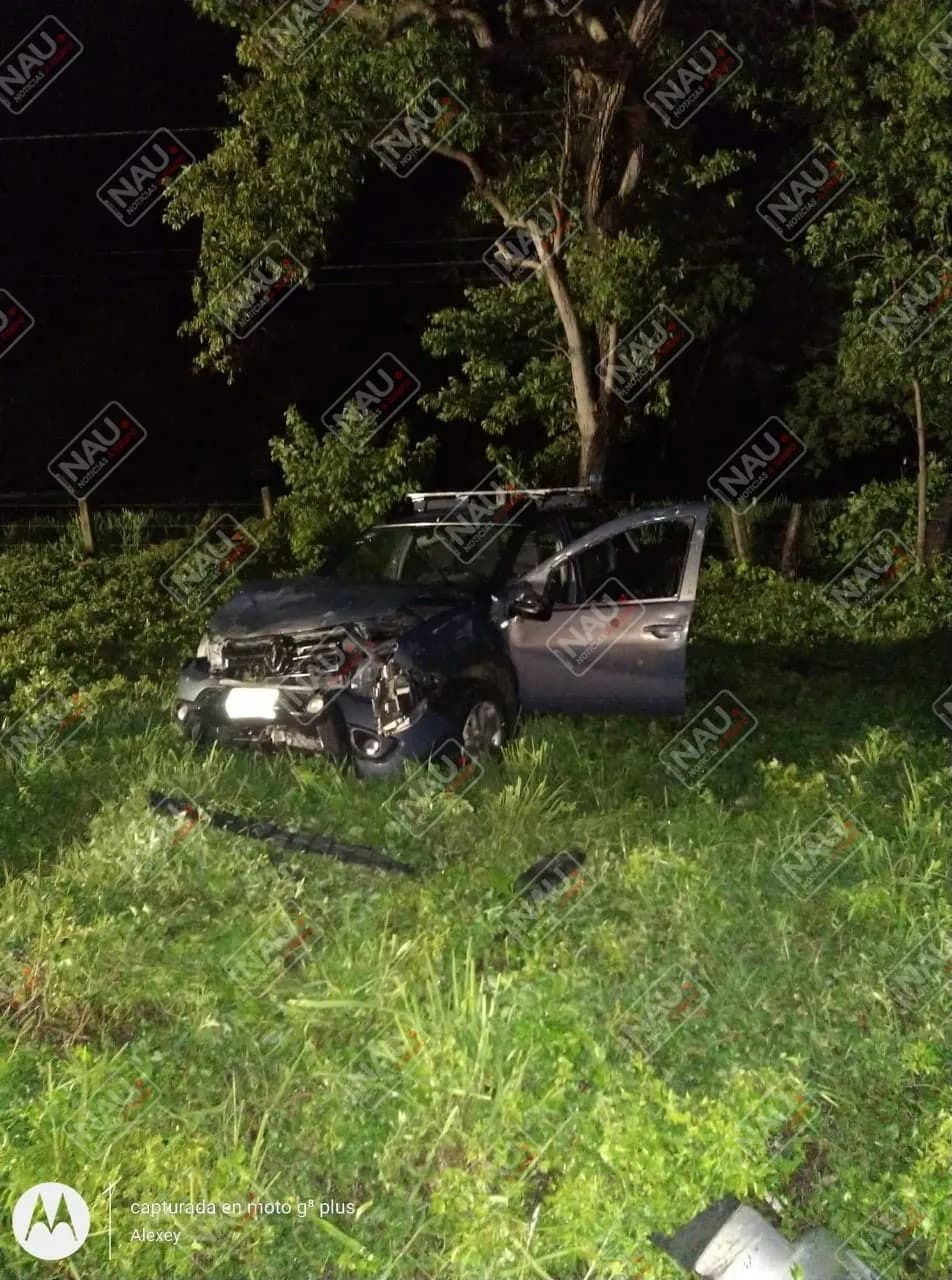 Se salió de la carretera y el conductor se dio a la fuga
