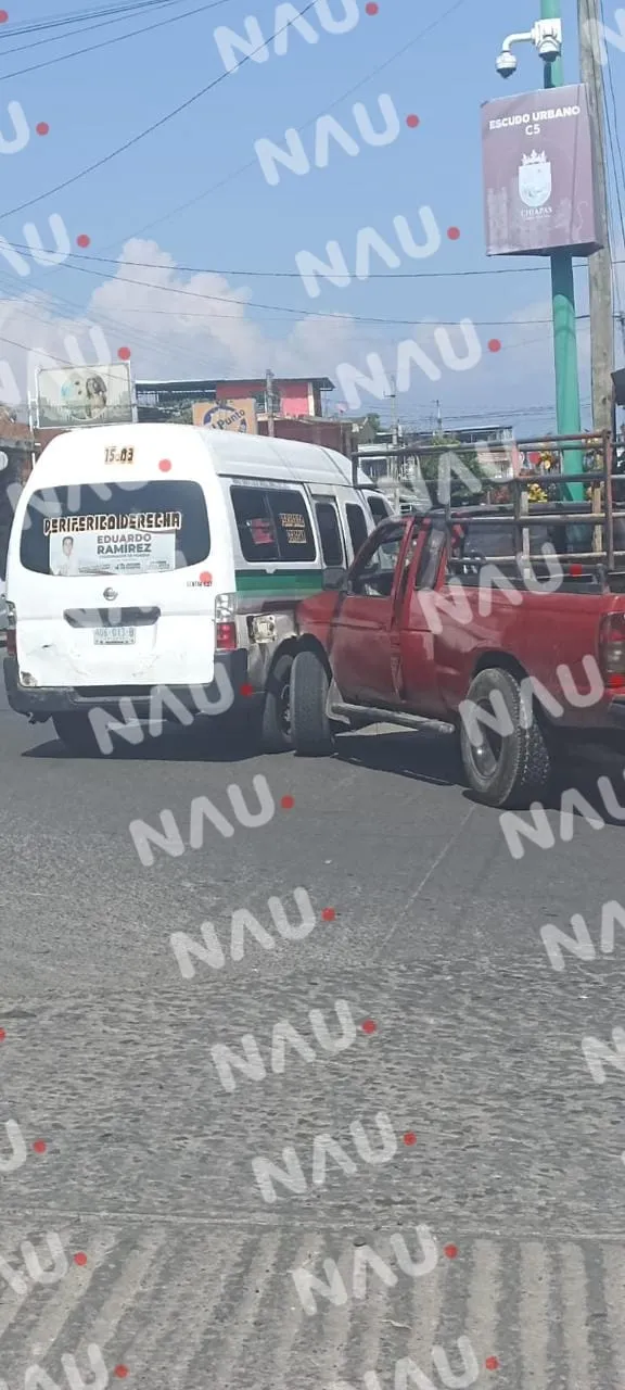 Camioneta hace corte de circulación