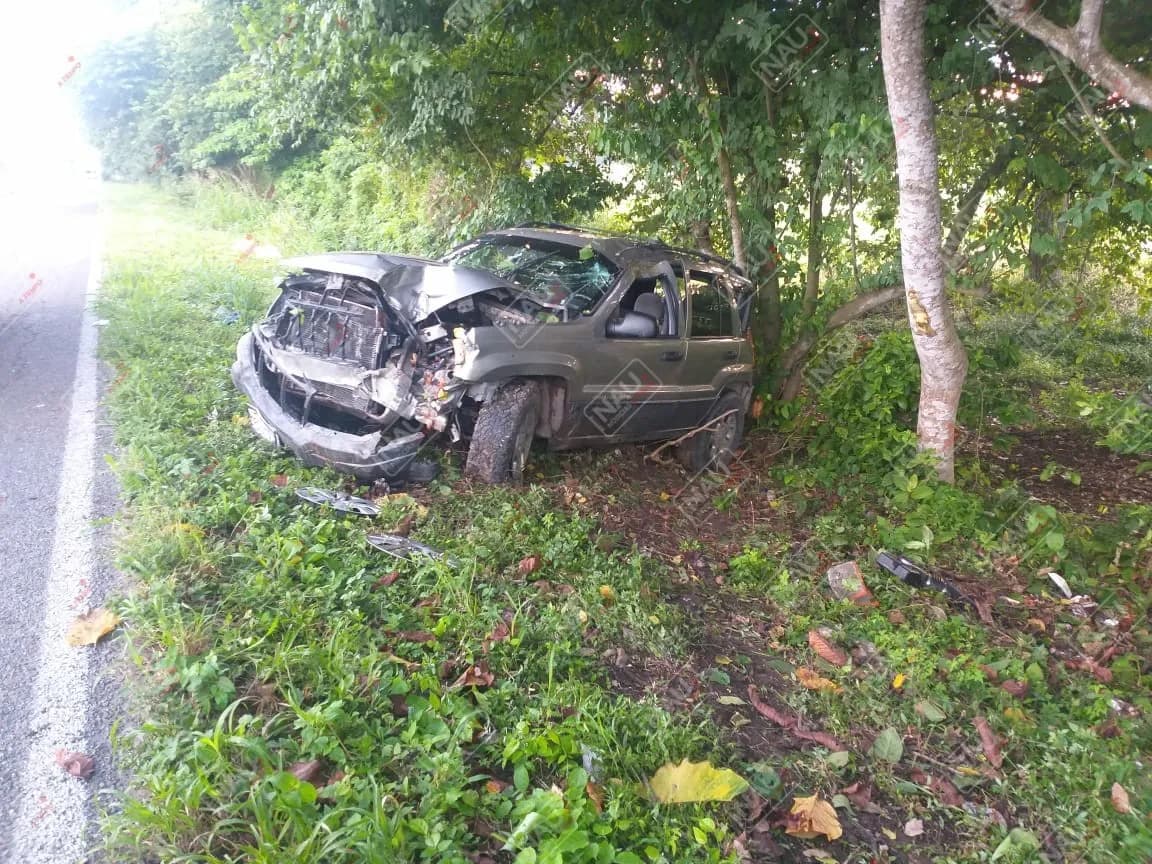 Abandonan camioneta que se accidentó a 300 metros antes de llegar a Mazatán