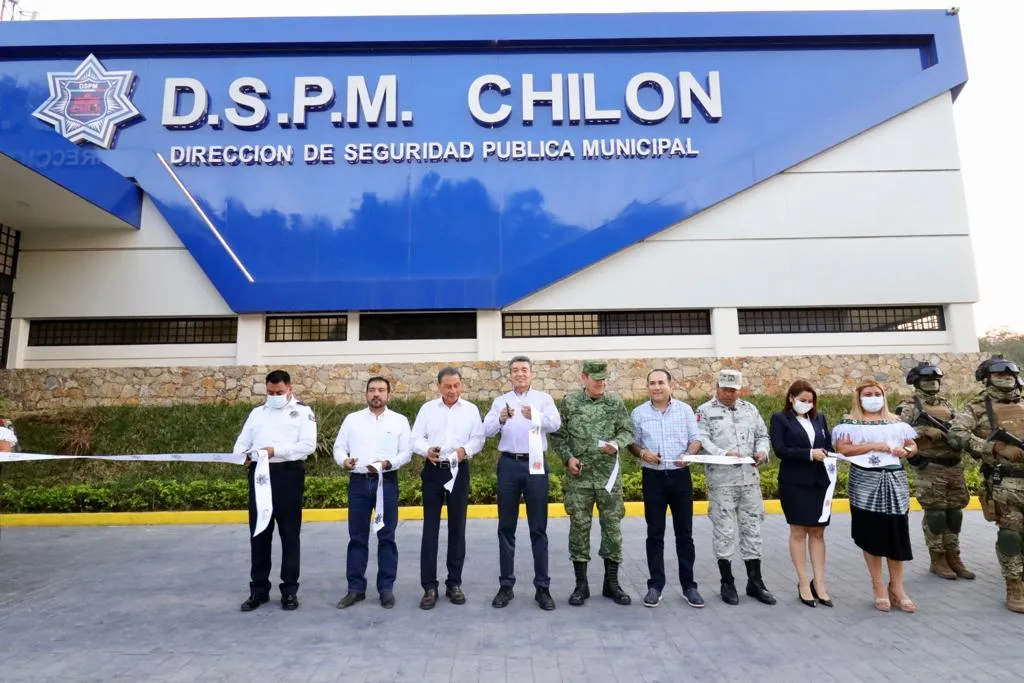 Rutilio Escandón entrega en Chilón equipamiento policial y la Comandancia de Seguridad Pública