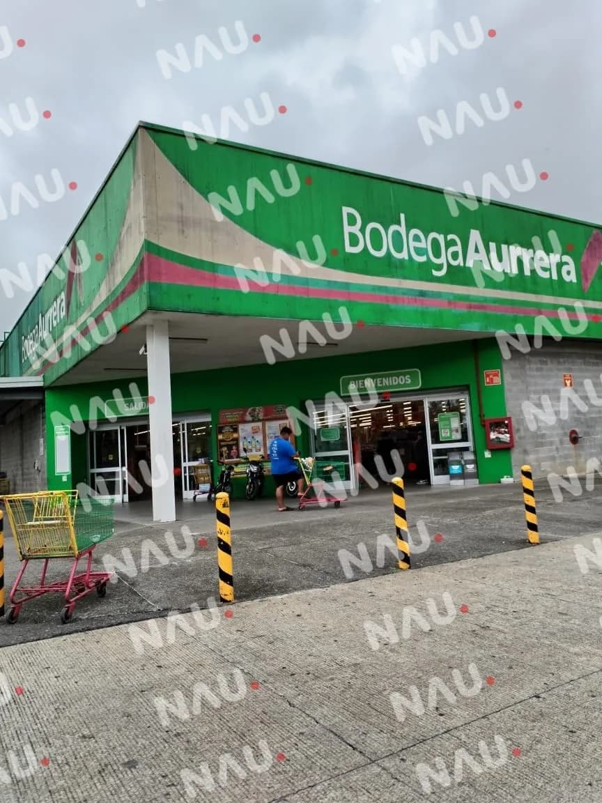 “Vídeo” Detienen a un Hombre y una Mujer por Robo en Bodega Aurrerá; Uno Logró Fugarse