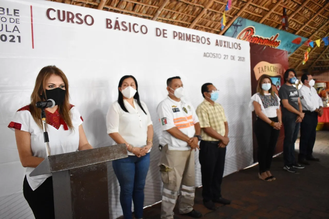 AYUNTAMIENTO CAPACITA A RESTAURANTEROS DE PUERTO MADERO EN MATERIA DE PRIMEROS AUXILIOS