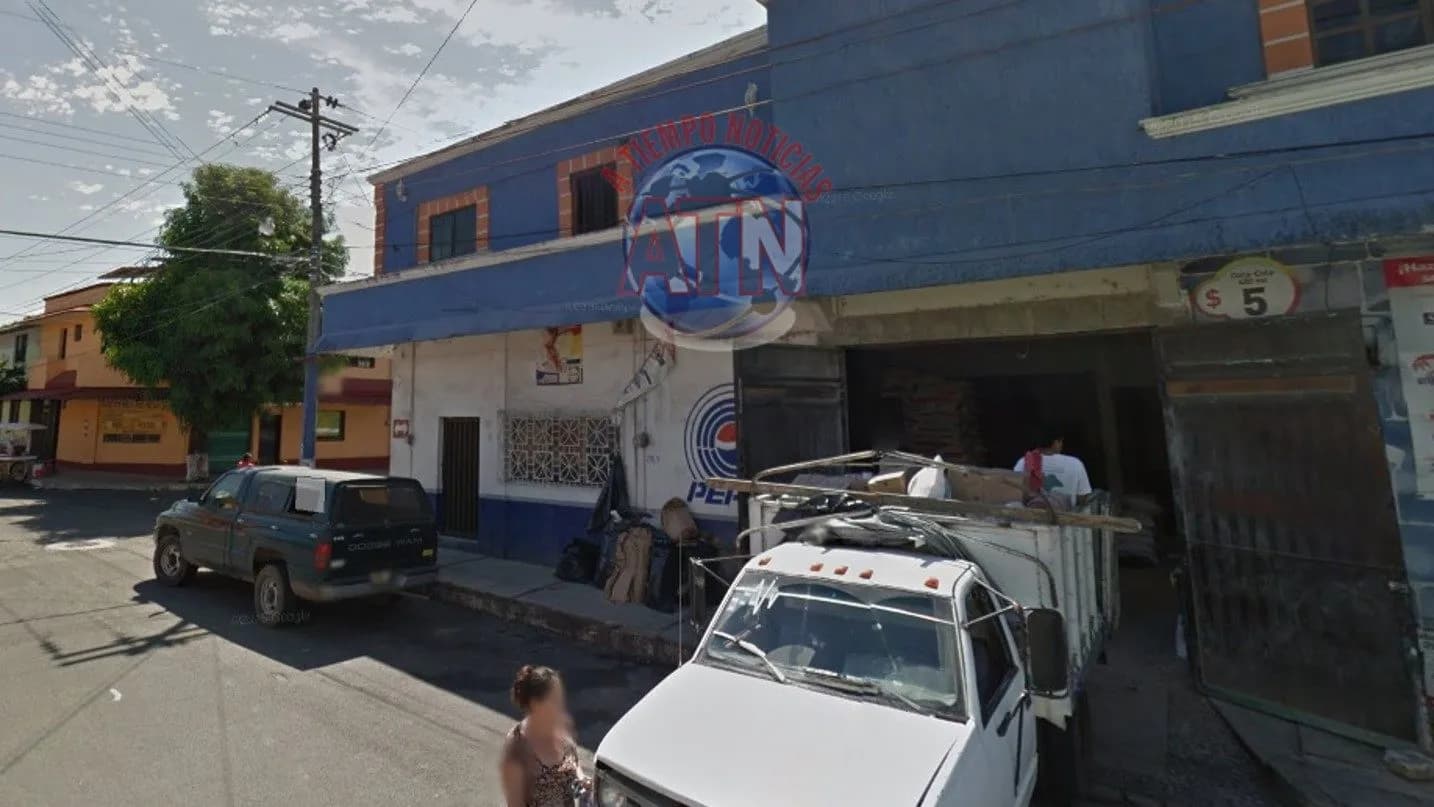 Robo de vehículo frente a la empresa abarrotes Santa Cruz