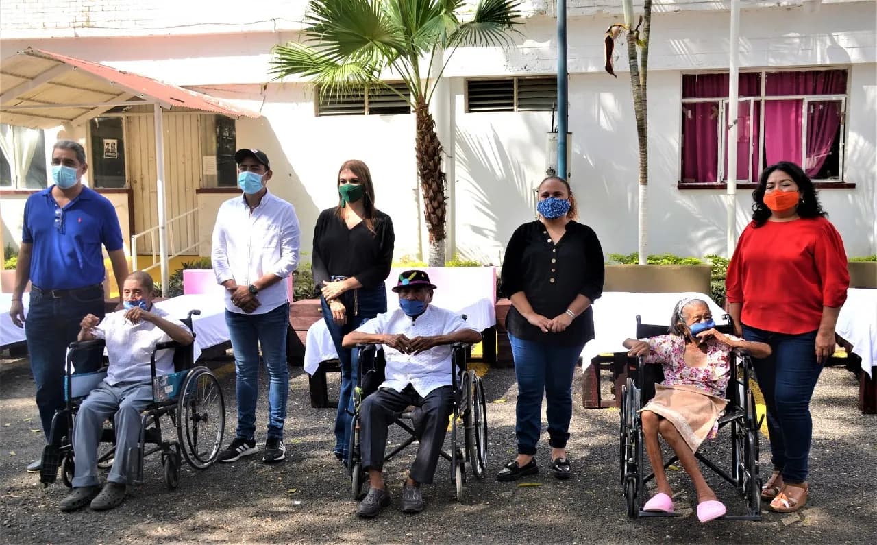 AYUNTAMIENTO ENTREGÓ CAMAS PARA LOS ADULTOS MAYORES DEL DIF TAPACHULA.