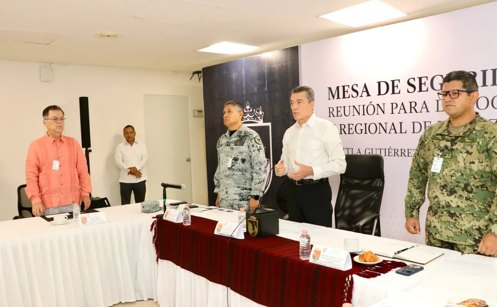 Aeronaves oficiales siguen brindando atención oportuna a emergencia de salud en Chiapas